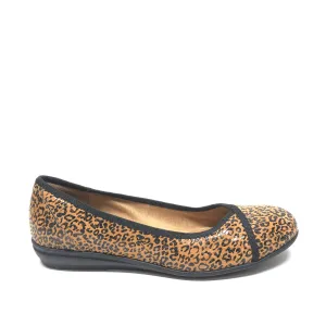 Animal Print Shoes Flats Comfortiva, Size 8