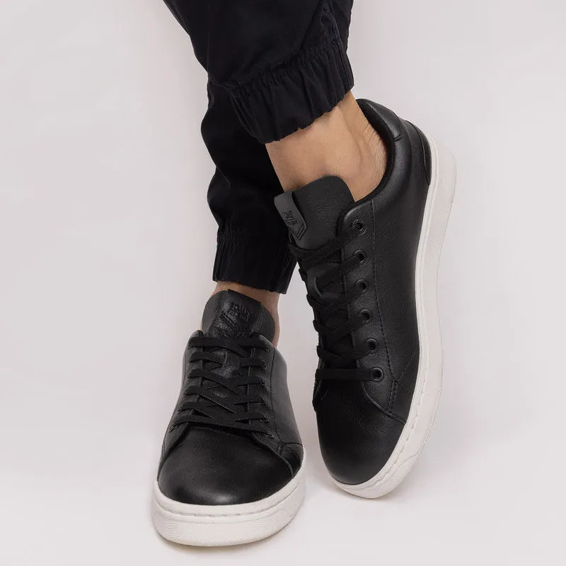 Trvl Lite Black Leather Sneakers